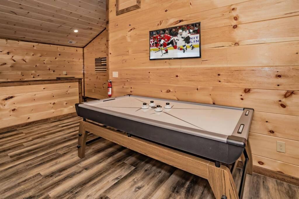 Shelter Me - 5 Miles To Dollywood , Hot Tub, Wi-Fi, Game Room Pigeon Forge Exterior foto