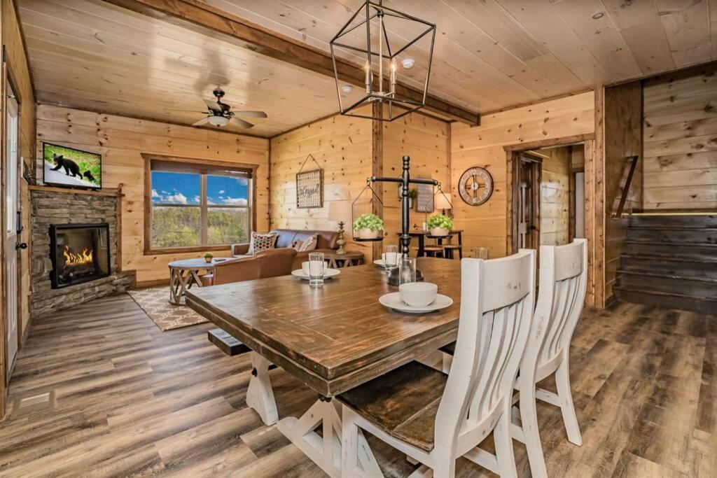 Shelter Me - 5 Miles To Dollywood , Hot Tub, Wi-Fi, Game Room Pigeon Forge Exterior foto