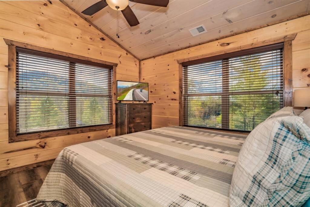 Shelter Me - 5 Miles To Dollywood , Hot Tub, Wi-Fi, Game Room Pigeon Forge Exterior foto