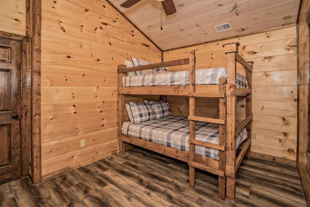 Shelter Me - 5 Miles To Dollywood , Hot Tub, Wi-Fi, Game Room Pigeon Forge Exterior foto