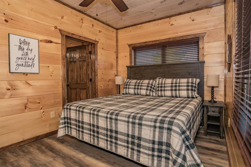 Shelter Me - 5 Miles To Dollywood , Hot Tub, Wi-Fi, Game Room Pigeon Forge Exterior foto