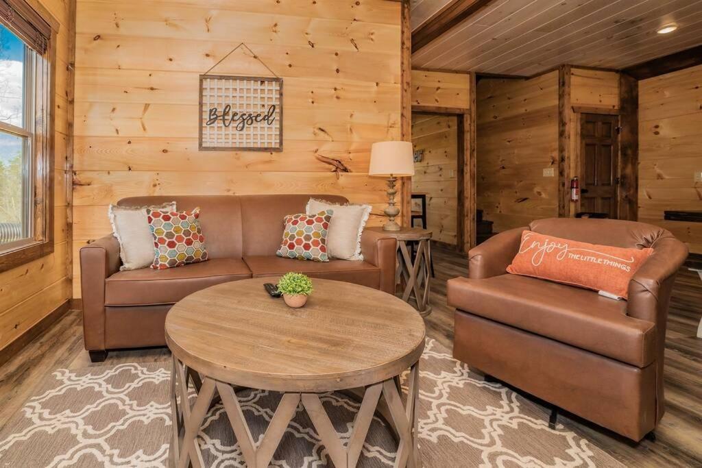 Shelter Me - 5 Miles To Dollywood , Hot Tub, Wi-Fi, Game Room Pigeon Forge Exterior foto