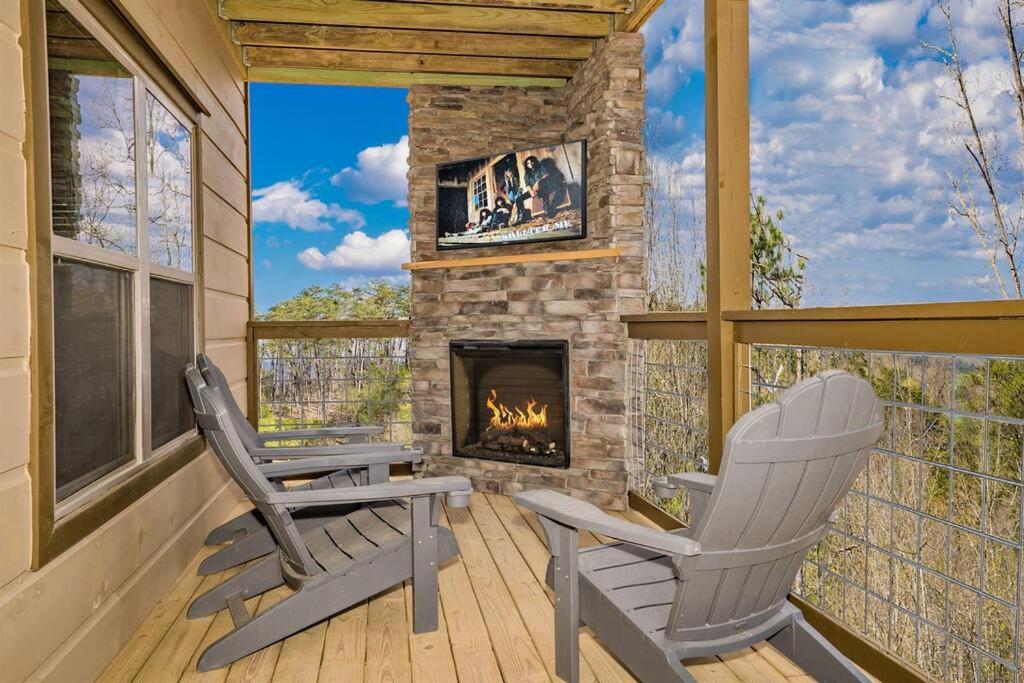 Shelter Me - 5 Miles To Dollywood , Hot Tub, Wi-Fi, Game Room Pigeon Forge Exterior foto
