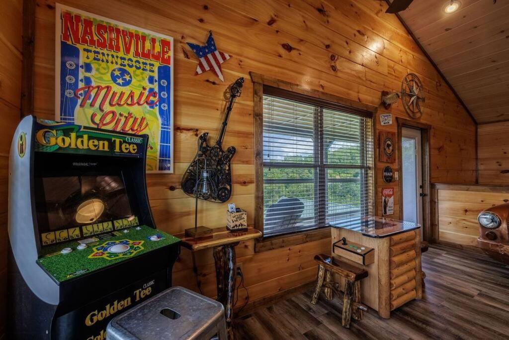 Shelter Me - 5 Miles To Dollywood , Hot Tub, Wi-Fi, Game Room Pigeon Forge Exterior foto